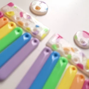 Arcoiris_pendiendes_grita_libertad_sanzu_artesania_ligeros_arcilla_polimerica_orgullo_