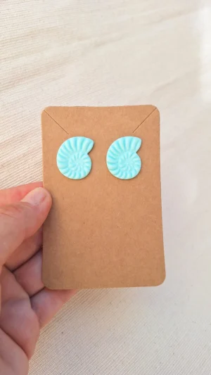 Conchita_turquesa_Pequeña_Sanzu_Artesania_pendientes_liegeros_arcilla_hechoamano