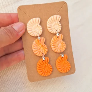 Conchita_naranja-XXL_Sanzu_Artesania_pendientes_liegeros_arcilla_hechoamano