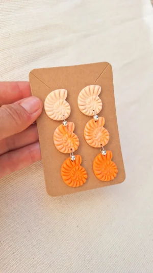 Conchita_naranja-XXL_Sanzu_Artesania_pendientes_liegeros_arcilla_hechoamano