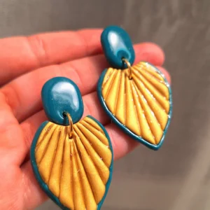 coleccion_otoño_tamaño_mediano_hoja_otolñal_pendientes_artesanos:arcilla_polimerica_ligeros_colores_en_invierno
