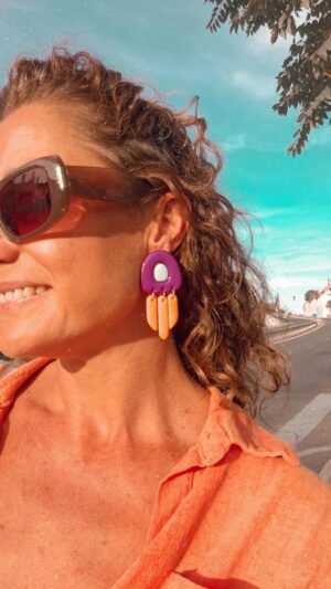 coleccion_otoño_medusa_tamaño_grande_pendientes_artesanos:arcilla_polimerica_ligeros_colores_en_invierno
